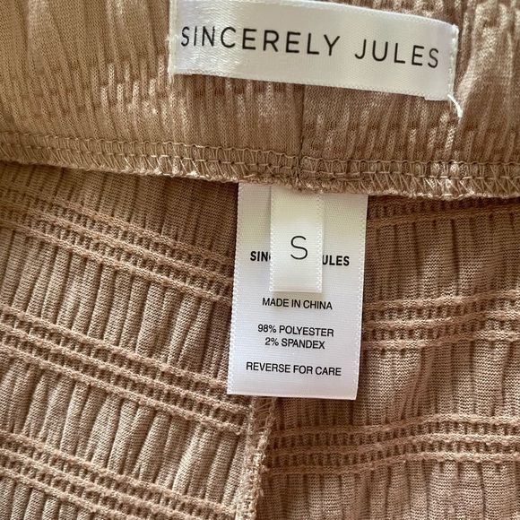 Sincerely Jules Textured Flare Leg Front Notched Pants - Picture 9 of 10